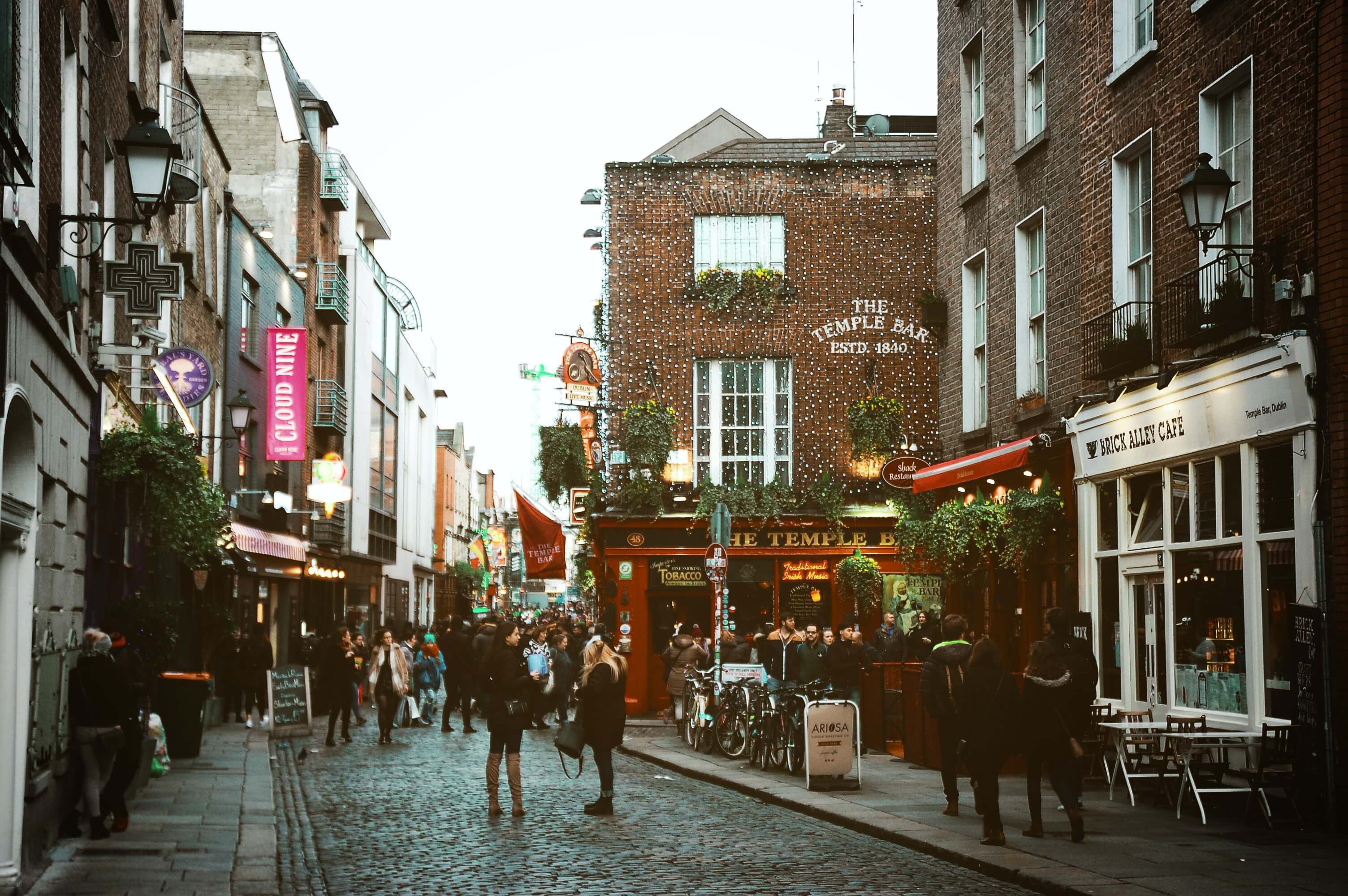 Lively Temple Bar in Dublin City